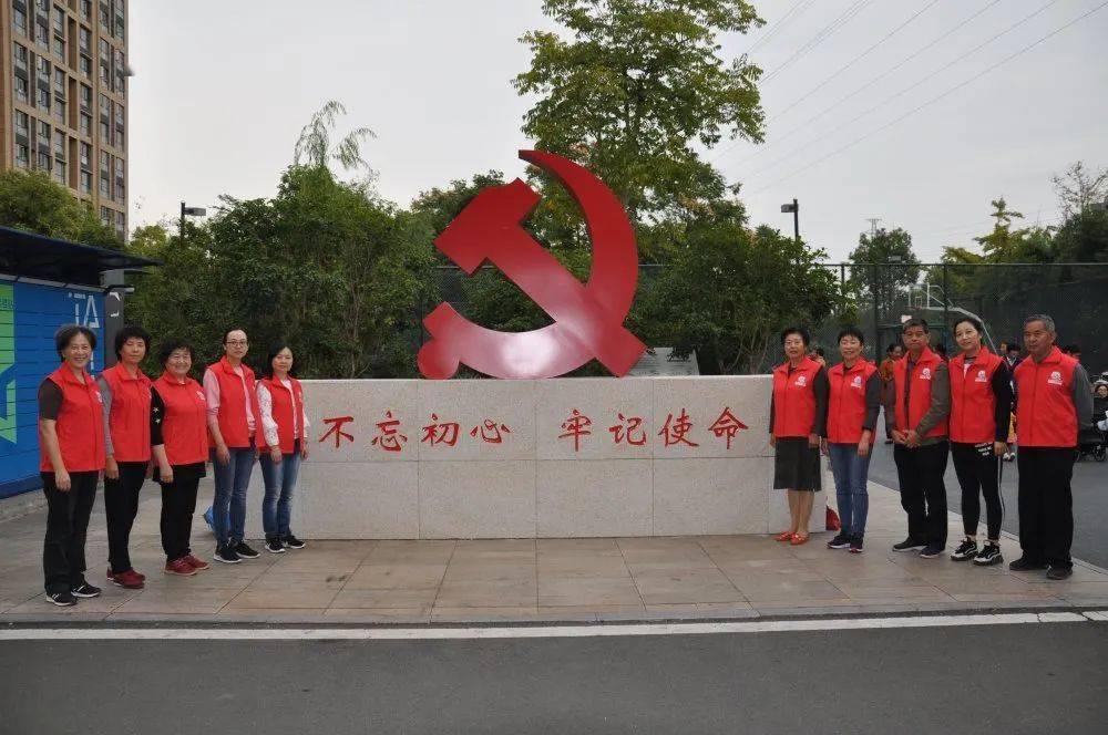 双人跨栏赛跑